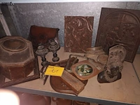 Lot 101 - houten decoratie en lederen tas