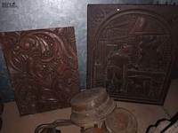 Lot 101 - houten decoratie en lederen tas - afbeelding 2 van  5