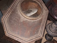 Lot 101 - houten decoratie en lederen tas - afbeelding 5 van  5