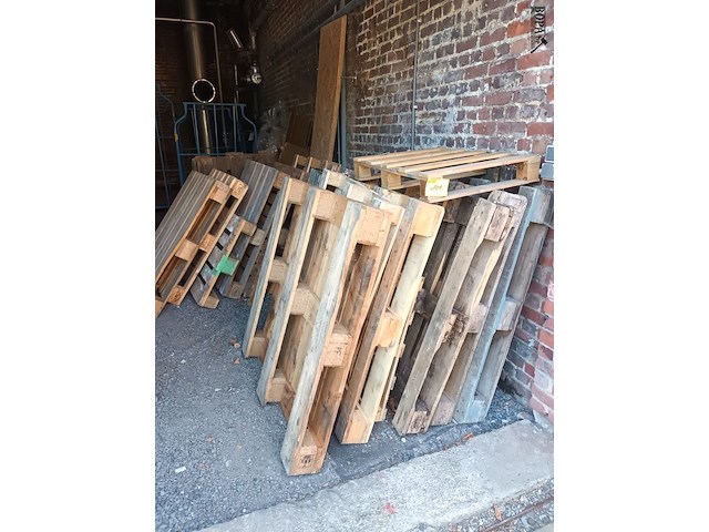 Lot 101 - houten palletten. 28 stuks - afbeelding 1 van  4