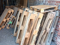 Lot 101 - houten palletten. 28 stuks - afbeelding 1 van  4