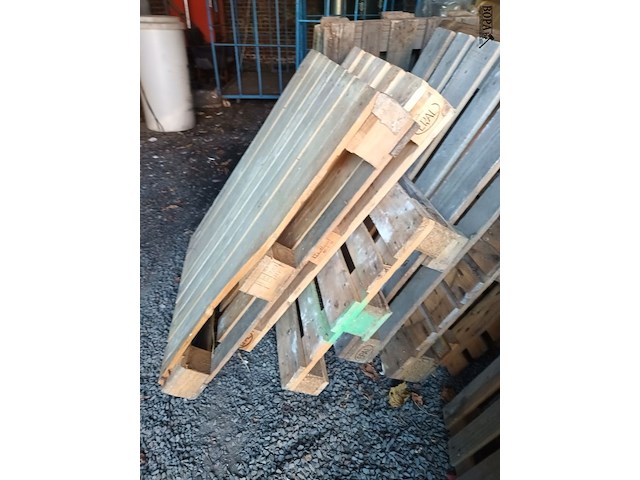 Lot 101 - houten palletten. 28 stuks - afbeelding 3 van  4