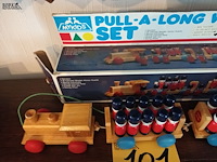 Lot 101 - houten trein - afbeelding 2 van  5