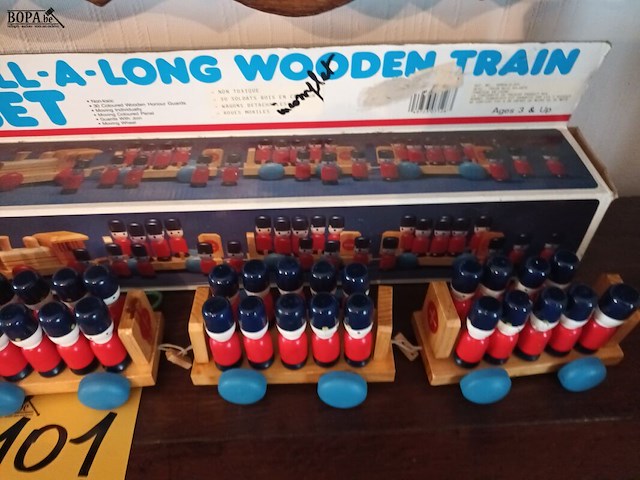 Lot 101 - houten trein - afbeelding 3 van  5