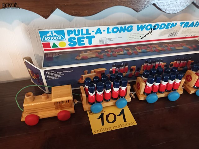 Lot 101 - houten trein - afbeelding 5 van  5