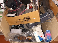 Lot 101 - kantoormateriaal, kabels, trolley