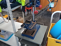 Lot 101 - kolomboormachine op roltafel - afbeelding 1 van  6