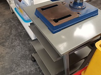 Lot 101 - kolomboormachine op roltafel - afbeelding 4 van  6