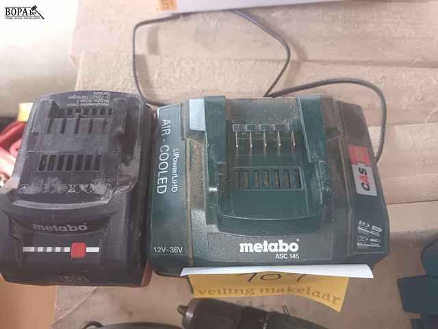 Lot 101 - lader en accu’s metabo - afbeelding 2 van  3