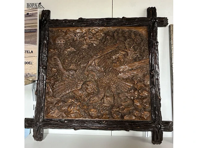 Lot 101 - reliëfplaat roofvogel - afbeelding 1 van  3