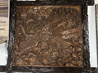 Lot 101 - reliëfplaat roofvogel
