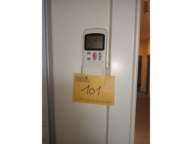 Lot 101 - rhoss inbouw airco/verwarming. 2 stuks - afbeelding 3 van  4