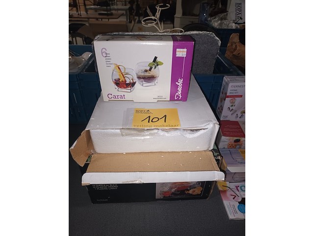 Lot 101 - servies en glaswerk - afbeelding 1 van  4