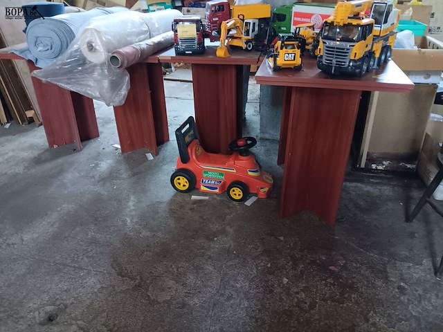 Lot 101 - tafeltje. 5 stuks - afbeelding 1 van  2