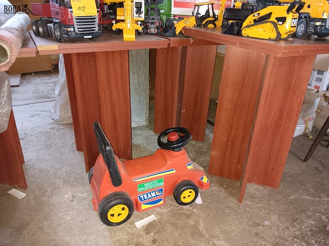 Lot 101 - tafeltje. 5 stuks - afbeelding 2 van  2