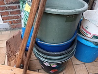 Lot 101 - tuinmateriaal en emmers - afbeelding 3 van  4