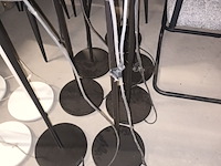 Lot 101 - vloerlampen ikea zwart. 7 stuks - afbeelding 2 van  4