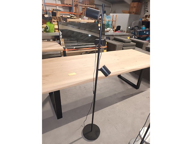 Lot 101 - vloerlampen ikea zwart. 7 stuks - afbeelding 3 van  4