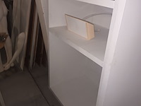 Lot 101 - winkel wandkast - afbeelding 2 van  2