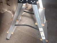 Lot 102 - aluminium trapje - afbeelding 2 van  4