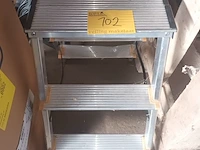 Lot 102 - aluminium trapje - afbeelding 4 van  4