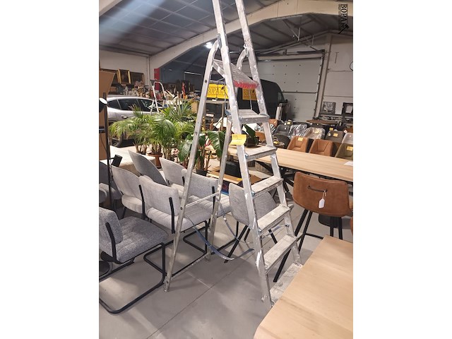 Lot 102 - aluminium trapladder - afbeelding 1 van  2