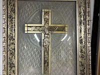 Lot 102 - antiek religieus kruisbeeld