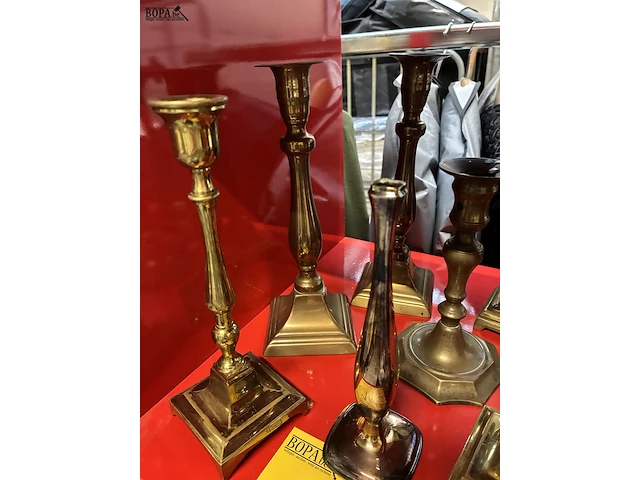 Lot 102 - antieke messing kandelaars - afbeelding 2 van  3