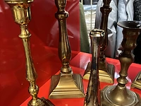 Lot 102 - antieke messing kandelaars - afbeelding 2 van  3