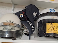 Lot 102 - belgische politie helmen en petten - afbeelding 1 van  4