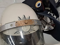 Lot 102 - belgische politie helmen en petten - afbeelding 2 van  4