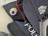 Lot 102 - belgische politie helmen en petten - afbeelding 3 van  4