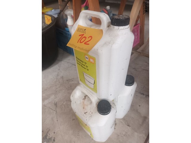 Lot 102 - bidon bleekwater 5 liter. 3 stuks - afbeelding 3 van  3