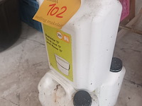 Lot 102 - bidon bleekwater 5 liter. 3 stuks - afbeelding 3 van  3