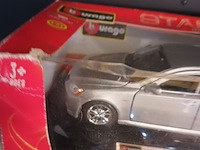 Lot 102 - burago lexus is 350 1/24 - afbeelding 4 van  5