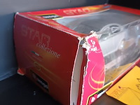 Lot 102 - burago lexus is 350 1/24 - afbeelding 5 van  5