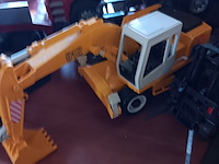 Lot 102 - camions en kraantjes. 10 stuks - afbeelding 3 van  10