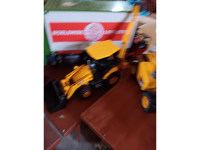 Lot 102 - camions en kraantjes. 10 stuks - afbeelding 4 van  10