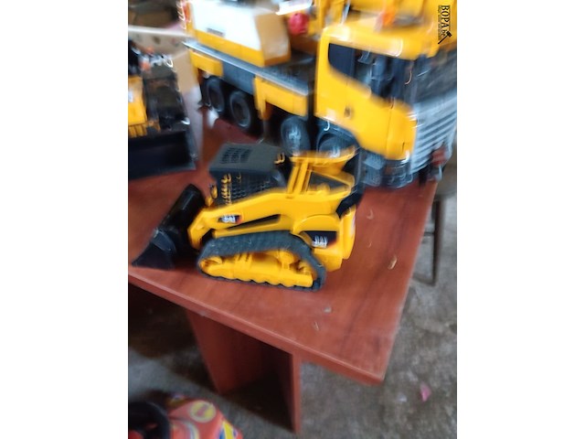 Lot 102 - camions en kraantjes. 10 stuks - afbeelding 6 van  10