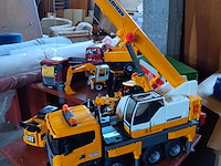 Lot 102 - camions en kraantjes. 10 stuks - afbeelding 8 van  10