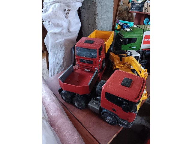 Lot 102 - camions en kraantjes. 10 stuks - afbeelding 9 van  10