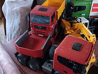 Lot 102 - camions en kraantjes. 10 stuks - afbeelding 9 van  10