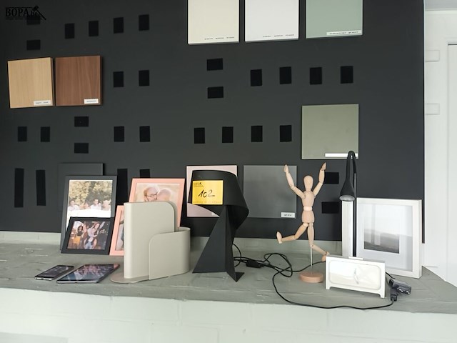 Lot 102 - decoratie en verlichting. 12 stuks - afbeelding 1 van  6
