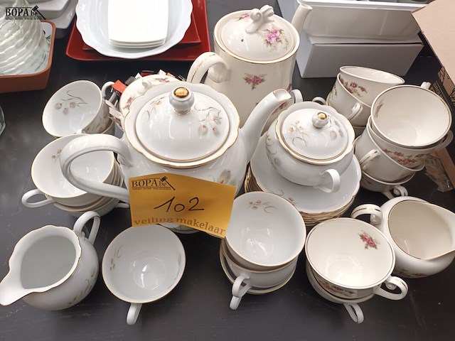 Lot 102 - divers koffieservies. 36 stuks - afbeelding 2 van  5
