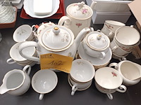Lot 102 - divers koffieservies. 36 stuks - afbeelding 2 van  5