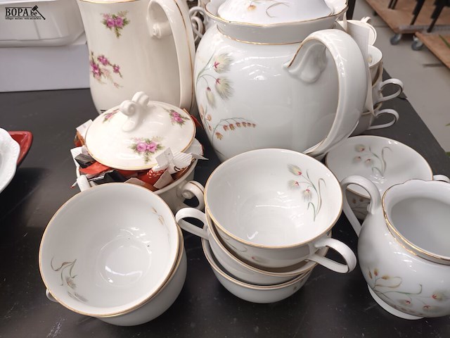 Lot 102 - divers koffieservies. 36 stuks - afbeelding 3 van  5