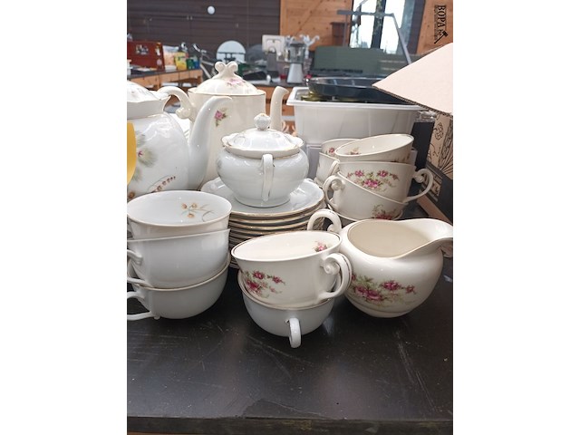 Lot 102 - divers koffieservies. 36 stuks - afbeelding 5 van  5