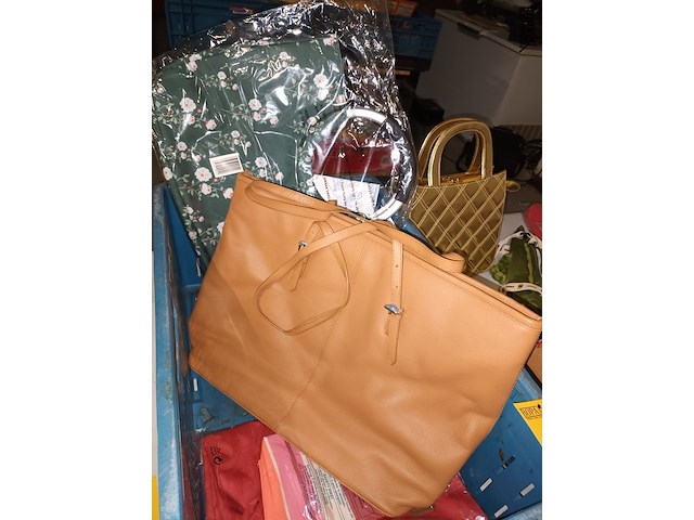 Lot 102 - handtassen en draagtassen. 11 stuks - afbeelding 2 van  6
