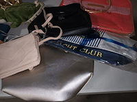 Lot 102 - handtassen en draagtassen. 11 stuks - afbeelding 5 van  6