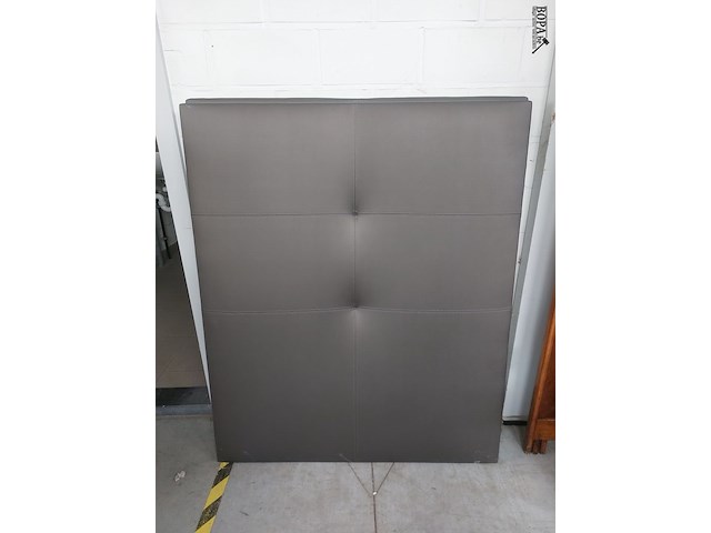 Lot 102 - hoofdbord boxspring - afbeelding 1 van  2